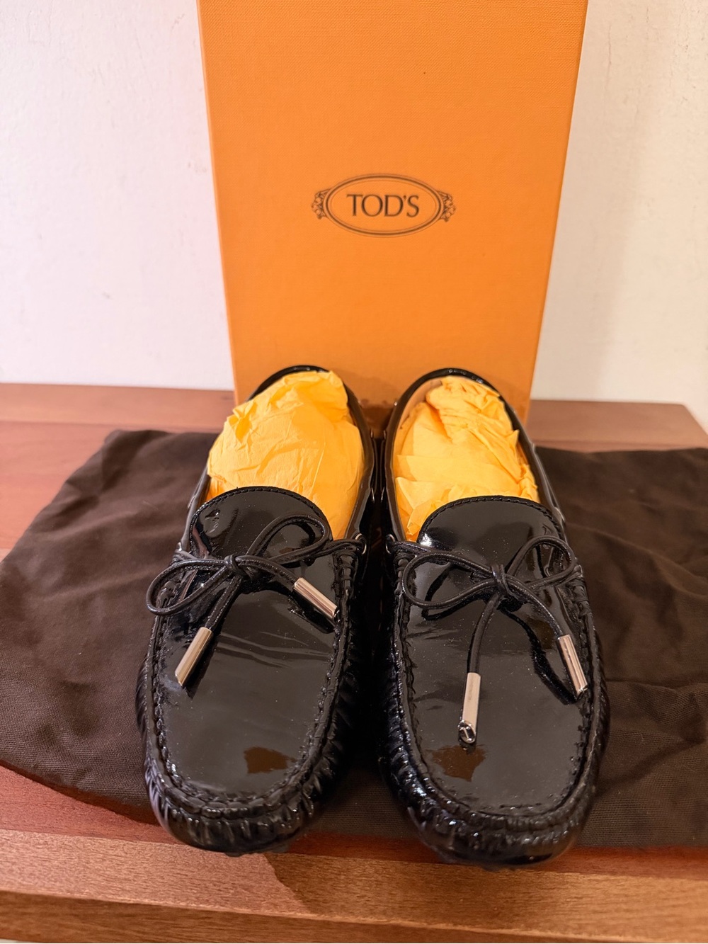 Tod's Vintage
patent-leather bow loafers